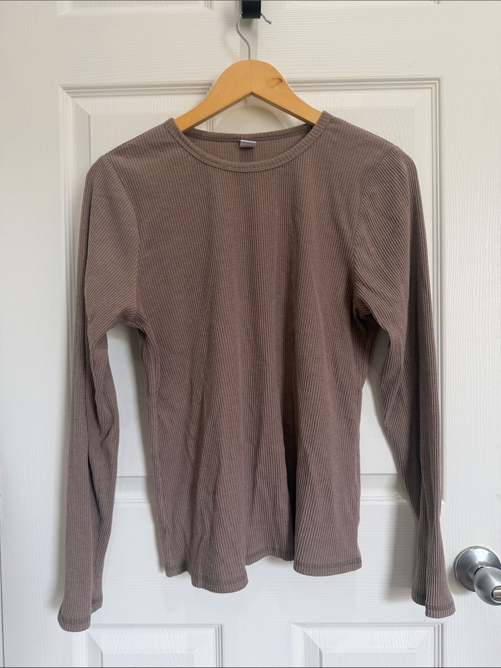 Old Navy Men's Ribbed Long-Sleeve Crewneck Shirt - Taupe Brown